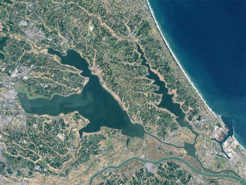 lake-kasumigaura-japan-satellite-photo